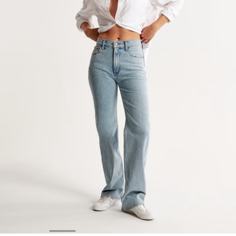 Abercrombie & Fitch 90’s Straight Ultra High Rise Jean